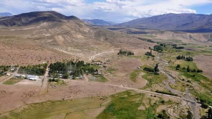 Un rincón que crece en la Ruta 43: El Alamito, el sueño familiar que hoy recibe a viajeros en Neuquén