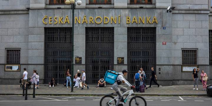 Czech central bank buys $1 million in Bitcoin and other cryptocurrencies