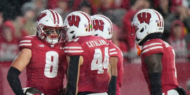 Two Badgers freshman tabbed with Big Ten weekly honors