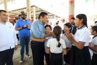 Pese a agenda, Javier May atiende solicitudes de ciudadanos