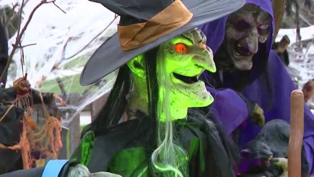 Halloween spirit takes over Des Moines woman's home