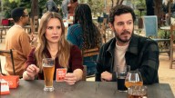 La comedia romántica "Nobody Wants This" renueva para una tercera temporada en Netflix