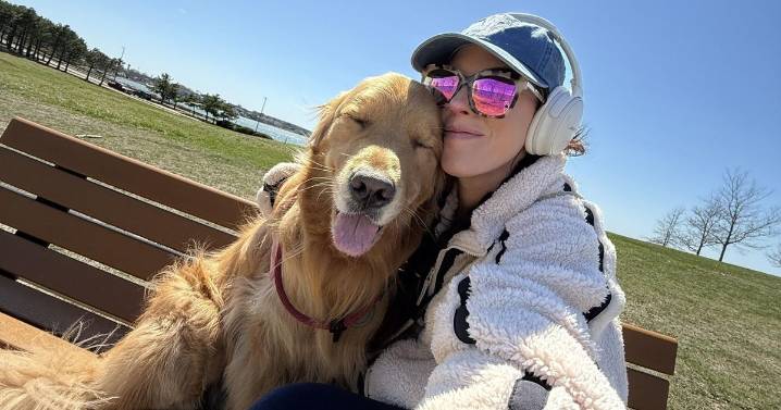 Lawyer turned pet influencer shares wild amount she makes posting golden retriever pics