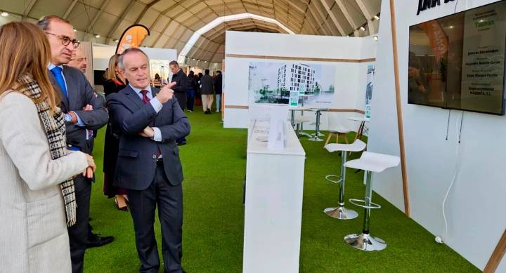 El gobierno extremeño escucha al sector de la vivienda en un contexto de cambio