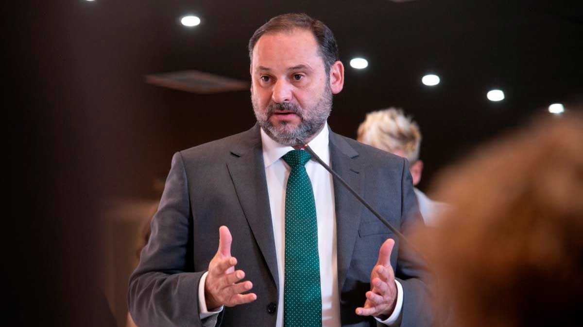 Ábalos confirma el encuentro entre Sánchez y Otegi para negociar la moción de censura de Rajoy