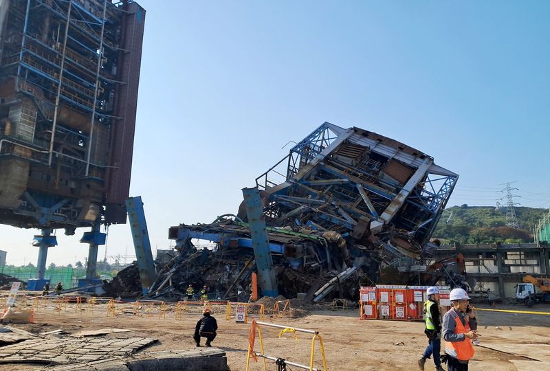 One dead in South Korea power plant collapse as safety fears hamper rescue