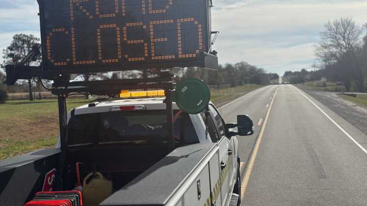 Suspect killed, 4 officers wounded south of Topeka