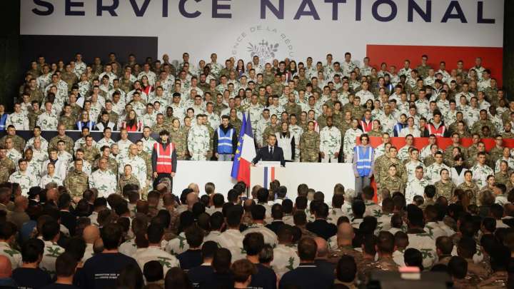 La 'mili' regresa a Francia: Macron anuncia un nuevo servicio militar voluntario con jóvenes de 18 y 19 años