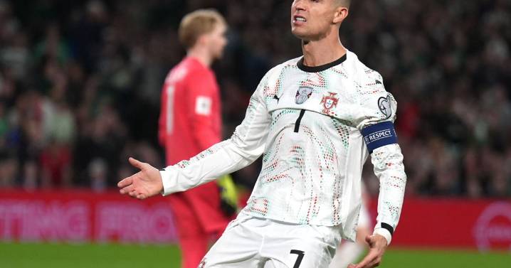 Cristiano Ronaldo scores from a bicycle kick for Al