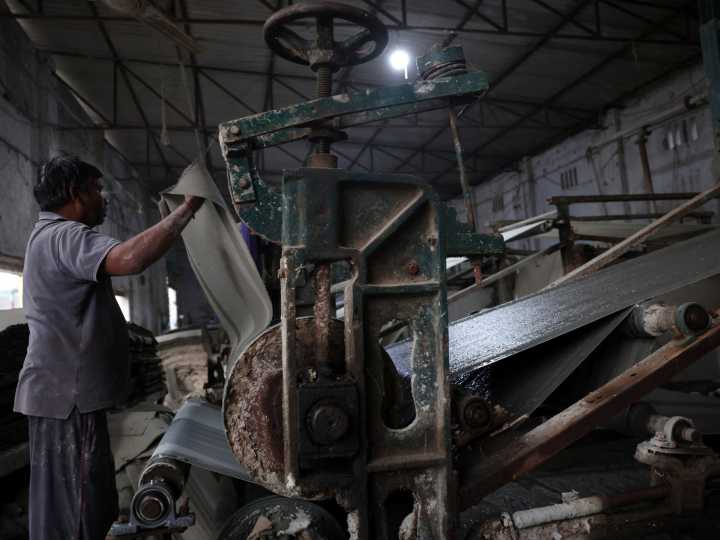 Indian trade unions oppose new labour codes, call for demonstrations