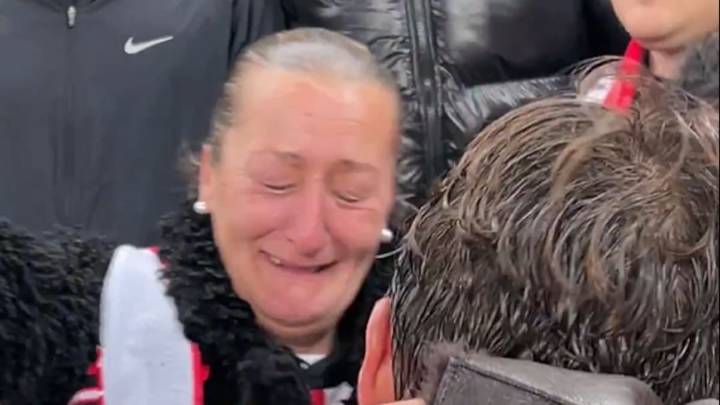 Lágrimas en St. James’ Park: Asier Hierro cumple el sueño de debutar con el Athletic en la Champions