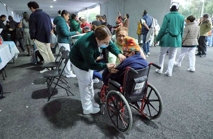 IMSS refuerza jornada de vacunación en Ciudad Universitaria con 85 mil dosis