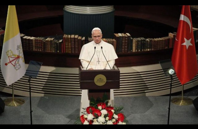 León XIV inicia viaje en Turquía y destaca su rol como puente cultural