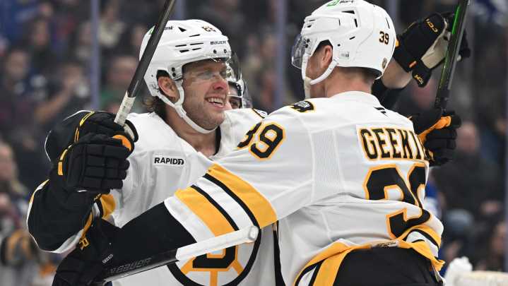 Maple Leafs at Bruins odds, picks and predictions