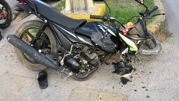 Imprudencia al volante deja a un motociclista lesionado en la Ruta 4
