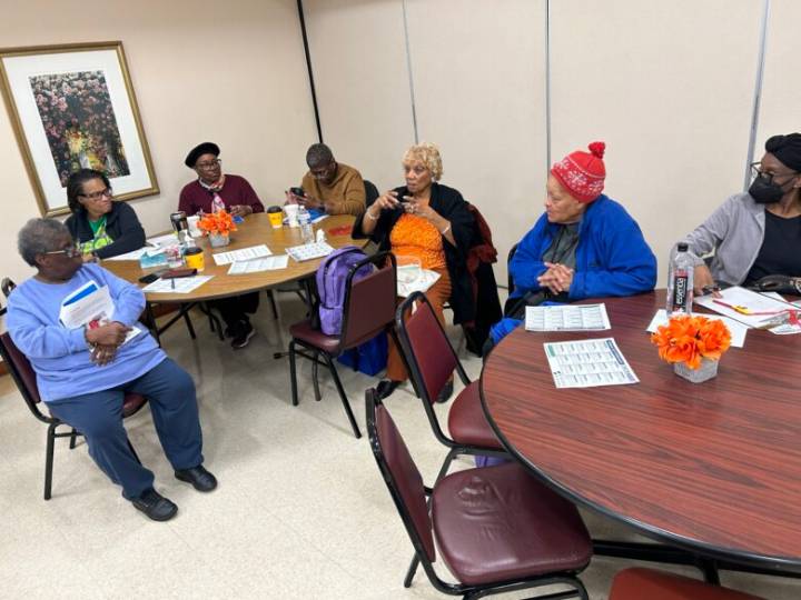 DC tech classes help seniors stay alert ahead of holiday shopping season