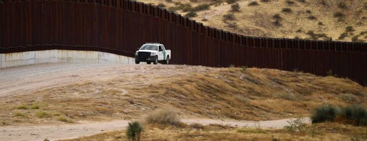 Justices to Review Immigrants’ Rights to Seek Asylum at Border