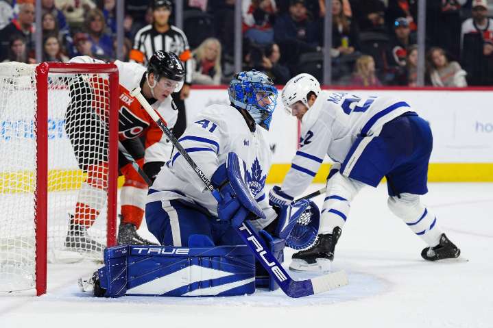 Matthews, Tavares lead Leafs past Flyers 5-2; Tanev stretchered off after collision