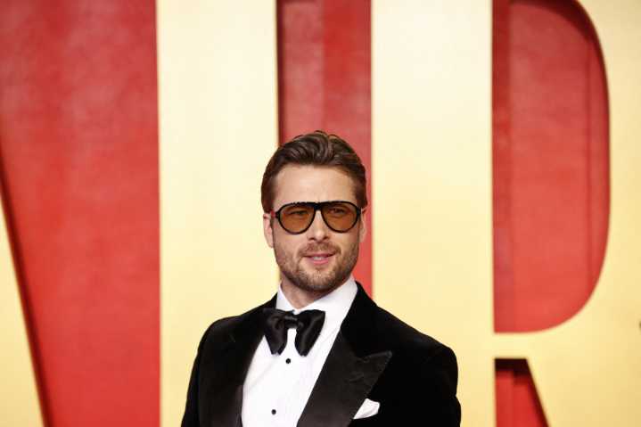 Vanity Fair catches flak for all-male Hollywood issue