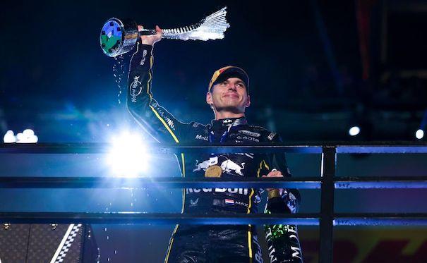 Verstappen gana en Las Vegas; descalifican a Lando Norris y a Priasti