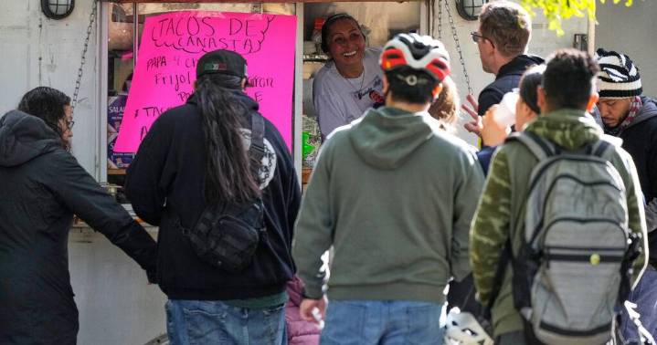 'A day without fear': Chicagoans buy out street vendors amid immigration crackdown