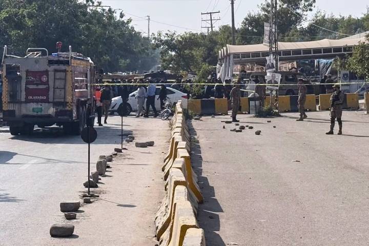 Suicide bombing outside Islamabad court in Pakistan kills at least 12