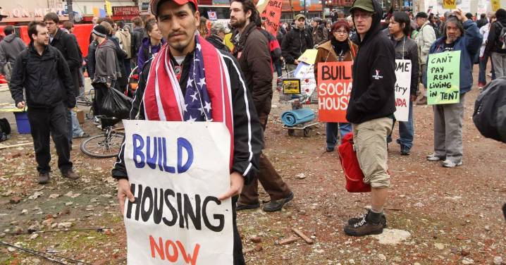 Desempleo en Canadá cae 2 décimas al 6.9% a pesar de la guerra comercial con EUA