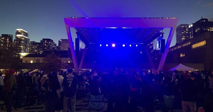 Anticipation rises as temperature drops at Nathan Phillips Square watch party