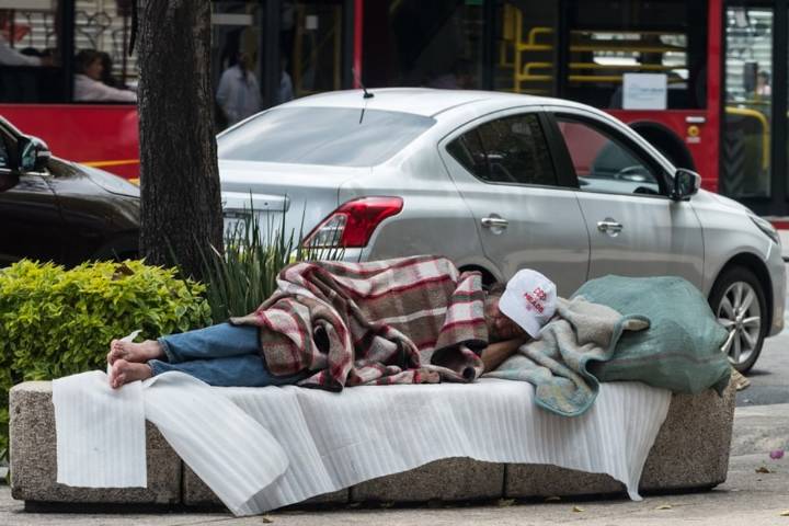 Corte invalida multas de casi 3 mil pesos por dormir en calle a personas sin techo en Morelos
