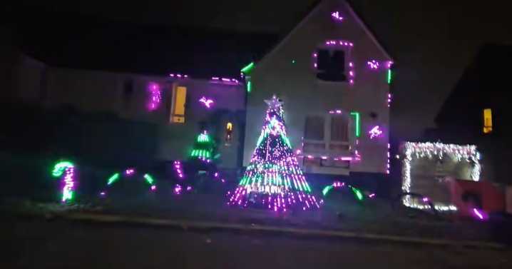 'Glasgow anthem' Christmas house goes viral as Barrhead family share touching memory behind it