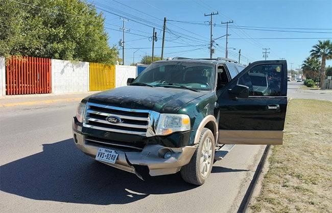 Se impacta camioneta texana contra automóvil en Acuña