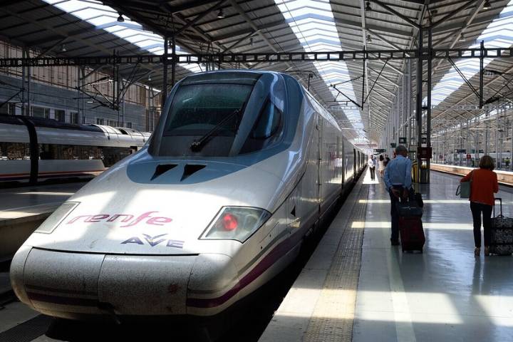 La UE quiere conectar Madrid y París en tren, en seis horas y para 2035. O en 2042. O quizás nunca