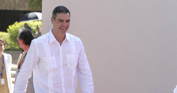 Vuelve el «intelectual Sánchez» de TikTok para recomendar esta librería madrileña