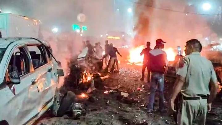 New Delhi: 8 killed, dozens injured in car explosion near Red Fort