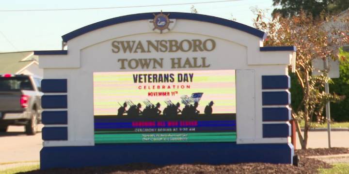 Swansboro collects food for military families during shutdown