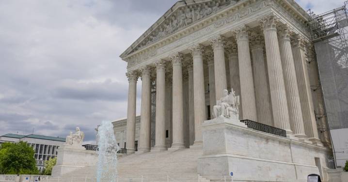 Supreme Court allows Texas' new congressional maps to stand while case is appealed