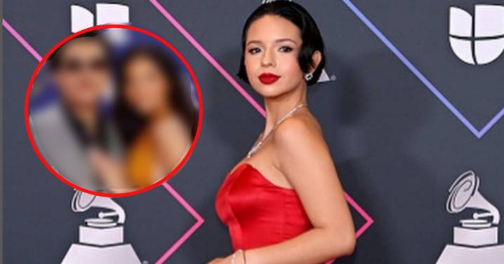 Ángela Aguilar recibe críticas por su look en los Grammys 2025