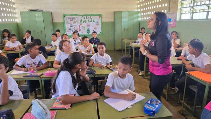 Dictan taller sobre prevención del abuso sexual infantil en UEM Antonio José de Sucre Norte