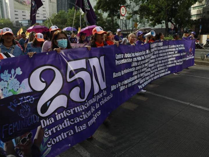 Gobierno de CDMX reporta saldo blanco y mil asistentes tras marcha del 25N