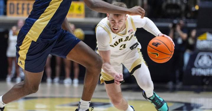 Monday's College Notebook: Boilermakers return to No. 1, more