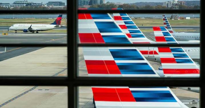 U.S. Airlines Hit by Second Day of Flight Reductions as Government Shutdown Drags on