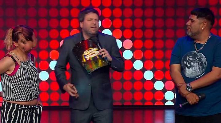 Buenas Noches Familia: Elías cantó para ayudar a una amiga que conoció en el tren y conmovió a Guido Kackzka.