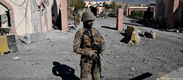 Afganistán denuncia muerte de diez civiles en bombardeos paquistaníes en medio de nueva escalada fronteriza