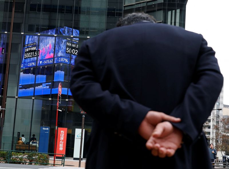 Asia stocks rise as weak US data boosts Fed rate