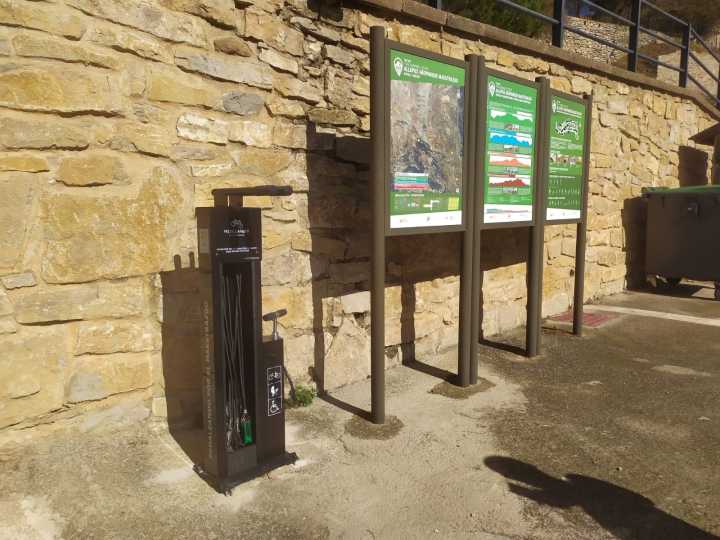 La Comarca del Maestrazgo implementa seis estaciones de reparación de bicicletas para mejorar su red cicloturista