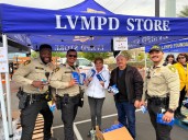 Las Vegas police, others provide Thanksgiving meals to 500 families