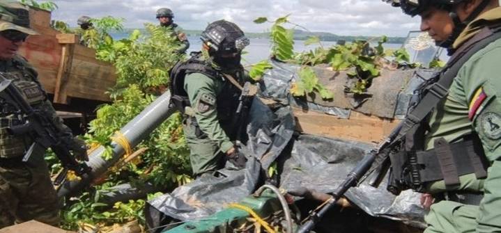 Fanb destruye dos balsas de minería ilegal en Bolívar