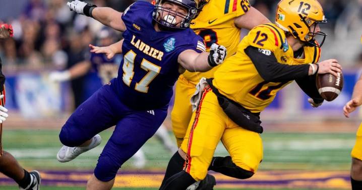 Turnovers torpedo Laurier’s Yates Cup bid in loss to Queen’s