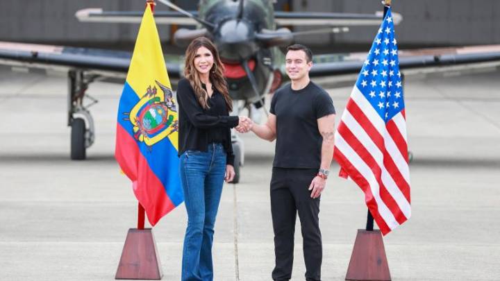 A días del referéndum, la visita de Kristi Noem a Ecuador dejó más incertidumbre que claridad sobre un tema clave