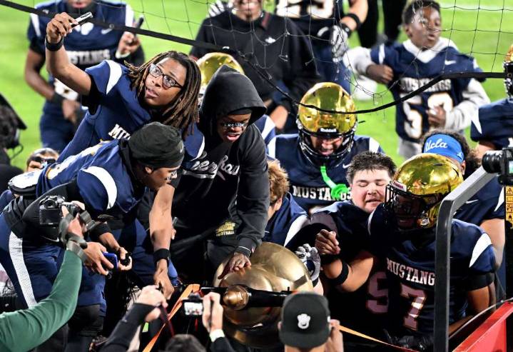 Turkey Tussle: Muir football holds off Pasadena